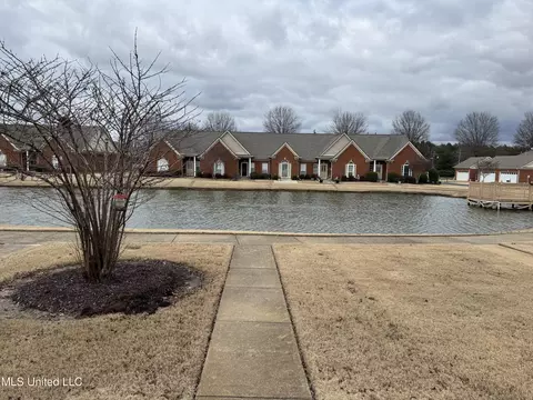 942 S Martin Cir, Hernando, MS 38632 photo 2