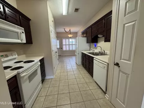 942 S Martin Cir, Hernando, MS 38632 photo 9