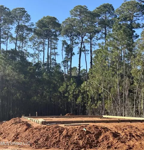 1314 Perkins St, Waveland, MS 39576