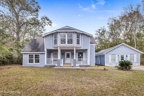 3519 Azalea St, Moss Point, MS 39563
