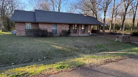 721 Wicker St, Forest, MS 39074