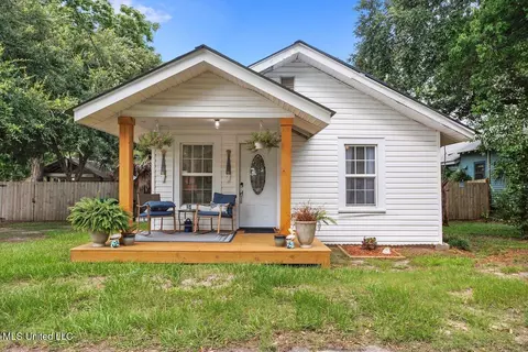 323 Easterbrook St, Bay Saint Louis, MS 39520