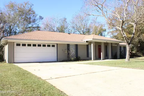 1301 Churchill Dr, Ocean Springs, MS 39564