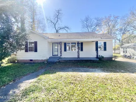 205 W Marion Ave, Crystal Springs, MS 39059