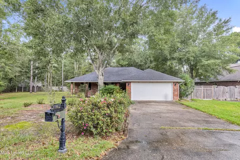 738 Anela Ct, Diamondhead, MS 39525