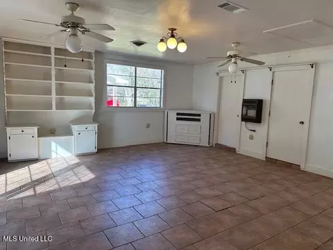Living - 5525 Melwood Dr, Jackson, MS 39211 photo 4 of 5