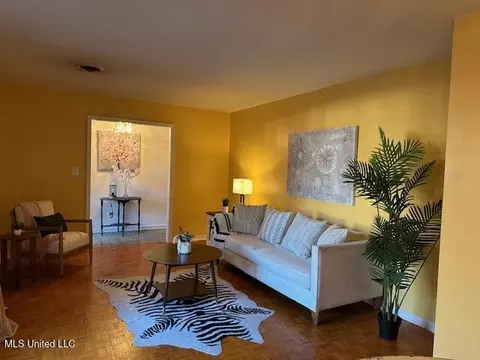 Living - 5525 Melwood Dr, Jackson, MS 39211 photo 1 of 5