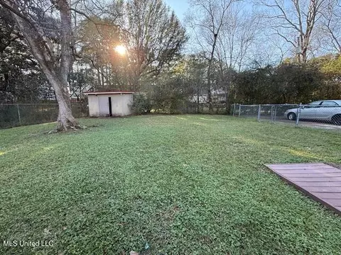 Exterior - 5525 Melwood Dr, Jackson, MS 39211 photo 5 of 7
