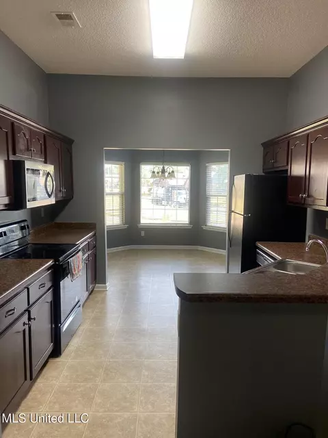 285 E Oak Grove Rd, Hernando, MS 38632 photo 3