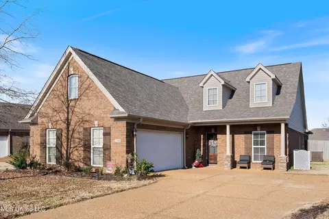 2700 Hill Valley Ln, Southaven, MS 38672