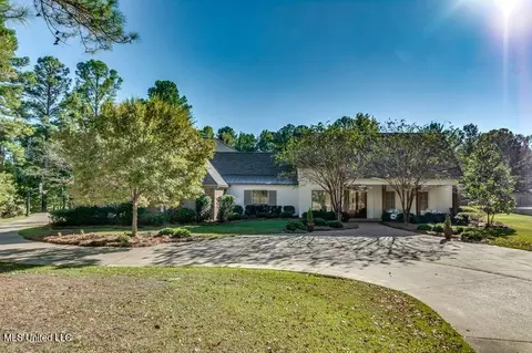 235 Hidden Oaks Dr, Ridgeland, MS 39157