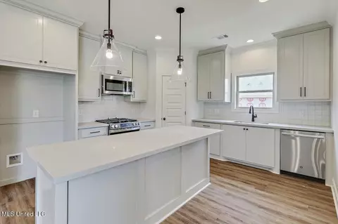 Kitchen - 227 Jasmine Cove Cir, Brandon, MS 39042 photo 1 of 3