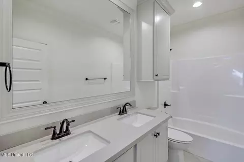Bath - 227 Jasmine Cove Cir, Brandon, MS 39042 photo 3 of 3