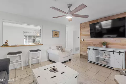Living - 127 Trautman Ave, Long Beach, MS 39560 photo 2 of 4