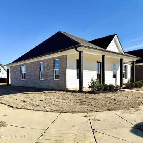 572 Bolivar Dr, Nesbit, MS 38651 photo 2