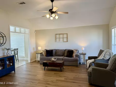 Living - 328 Fairview Dr, Brandon, MS 39047 photo 3 of 5