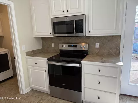 Other - 328 Fairview Dr, Brandon, MS 39047 photo 2 of 9