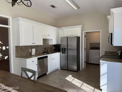 Kitchen - 328 Fairview Dr, Brandon, MS 39047 photo 1 of 3