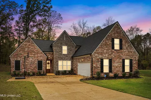 4797 Riviera Dr, Nesbit, MS 38651 photo 1