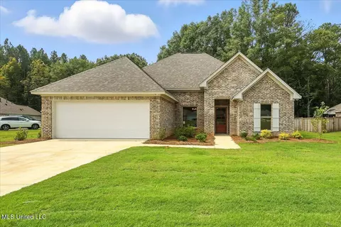 124 Jasmine Cove Dr, Brandon, MS 39042