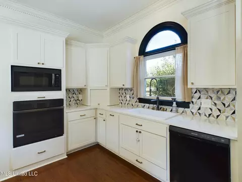 Kitchen - 219 Ingleside Dr, Madison, MS 39110 photo 4 of 6