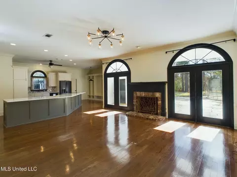 Living - 219 Ingleside Dr, Madison, MS 39110 photo 1 of 4