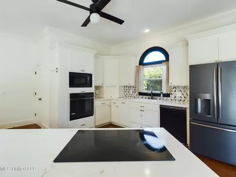 Kitchen - 219 Ingleside Dr, Madison, MS 39110 photo 3 of 6