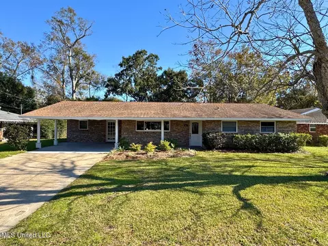 611 S Forest Ave, Long Beach, MS 39560