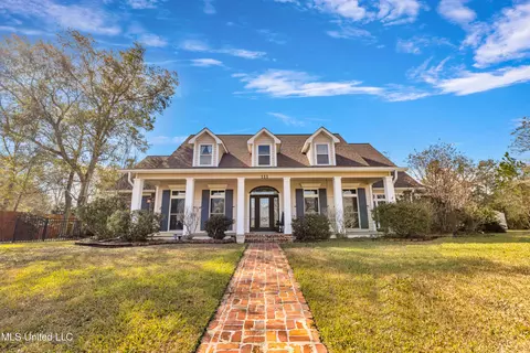 111 Seabrook Dr, Waveland, MS 39576