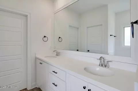 Bath - 412 Baleigh Way, Canton, MS 39046 photo 1 of 3