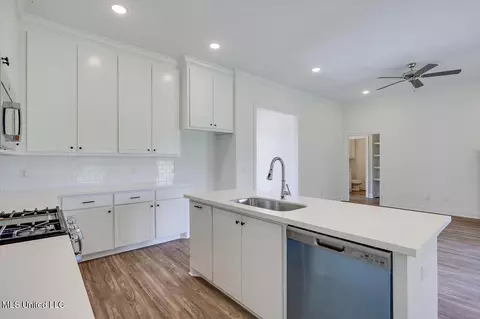 Kitchen - 412 Baleigh Way, Canton, MS 39046 photo 2 of 4