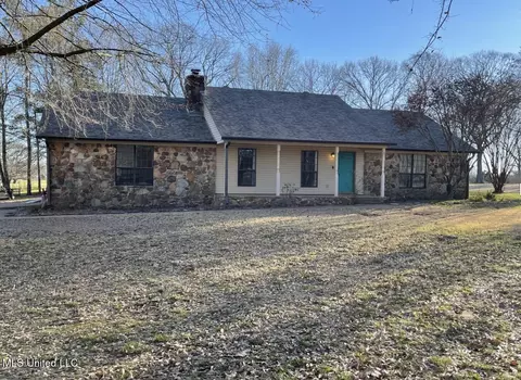 334 Shaker Dr, Senatobia, MS 38668