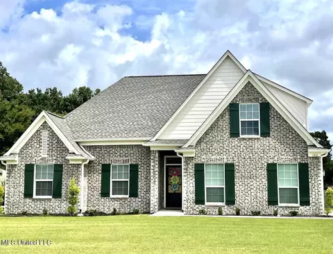 119 Taylor Ridge Dr, Senatobia, MS 38668
