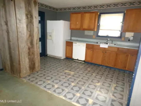 Kitchen - 135 Hebron Rd, Randolph, MS 38864 photo 2 of 2