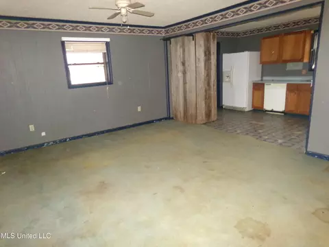 Living - 135 Hebron Rd, Randolph, MS 38864 photo 2 of 2