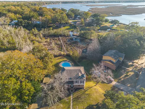 3718 Baywood Dr, Moss Point, MS 39563