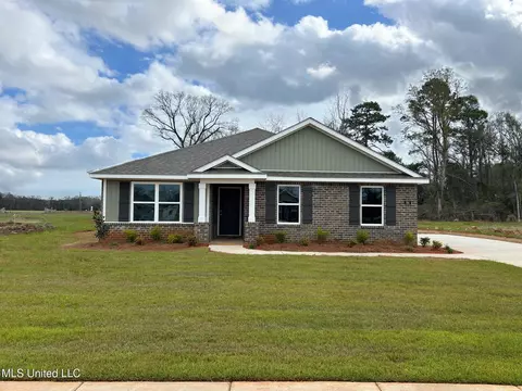 64 Crown Dr, Lucedale, MS 39452