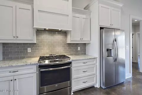 Kitchen - 241 Tucker Dr, Brandon, MS 39042 photo 3 of 4