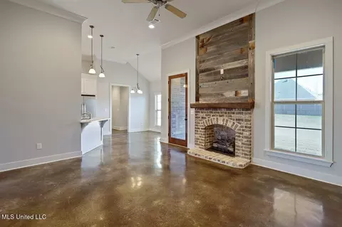 Living - 241 Tucker Dr, Brandon, MS 39042 photo 3 of 4