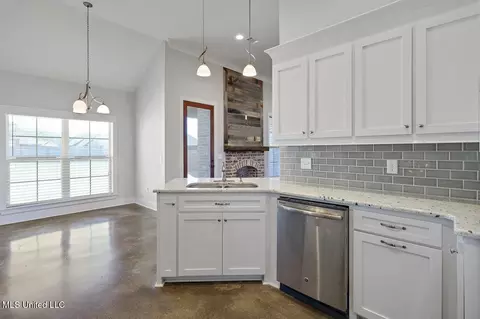 Kitchen - 241 Tucker Dr, Brandon, MS 39042 photo 2 of 4