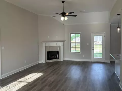 Living - 690 Lucas Ln, Hernando, MS 38632 photo 1 of 1