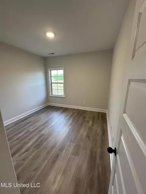 Bedroom - 690 Lucas Ln, Hernando, MS 38632 photo 2 of 3