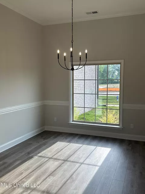 Dining - 690 Lucas Ln, Hernando, MS 38632 photo 1 of 2