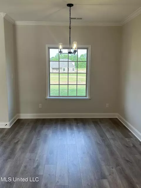 Dining - 690 Lucas Ln, Hernando, MS 38632 photo 2 of 2