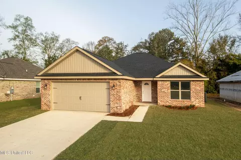 103 Wood Oaks Dr, Picayune, MS 39466