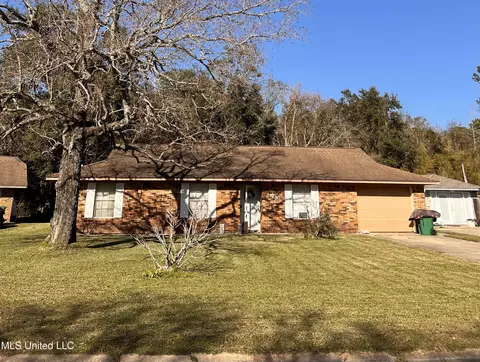 28 Pembrook Cir, Gulfport, MS 39503