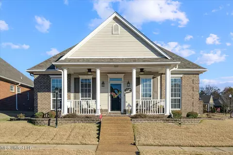 7297 Stone Ridge Dr, Olive Branch, MS 38654