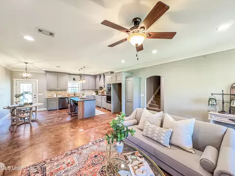 Living - 1274 Wade Patrick Rd, Brandon, MS 39042 photo 5 of 5