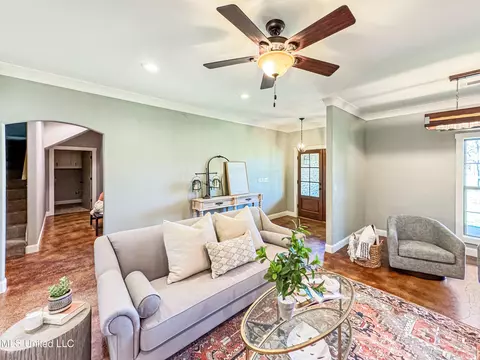 Living - 1274 Wade Patrick Rd, Brandon, MS 39042 photo 3 of 5