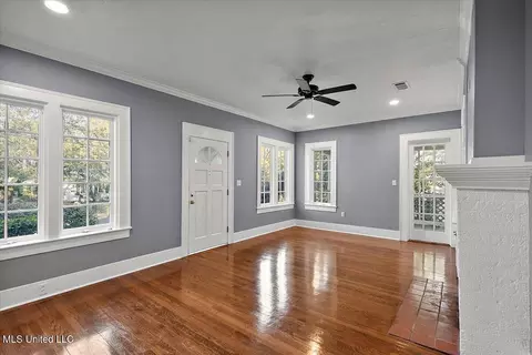 Living - 1703 Poplar Blvd, Jackson, MS 39202 photo 3 of 4